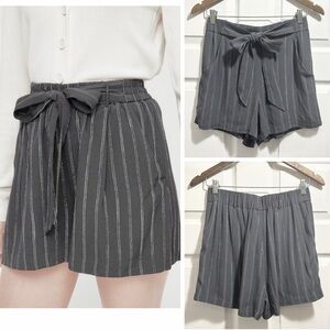 Aritzia Wilfred Georgette Striped Shorts Tie Waist Lined Crepe Grey Size Small